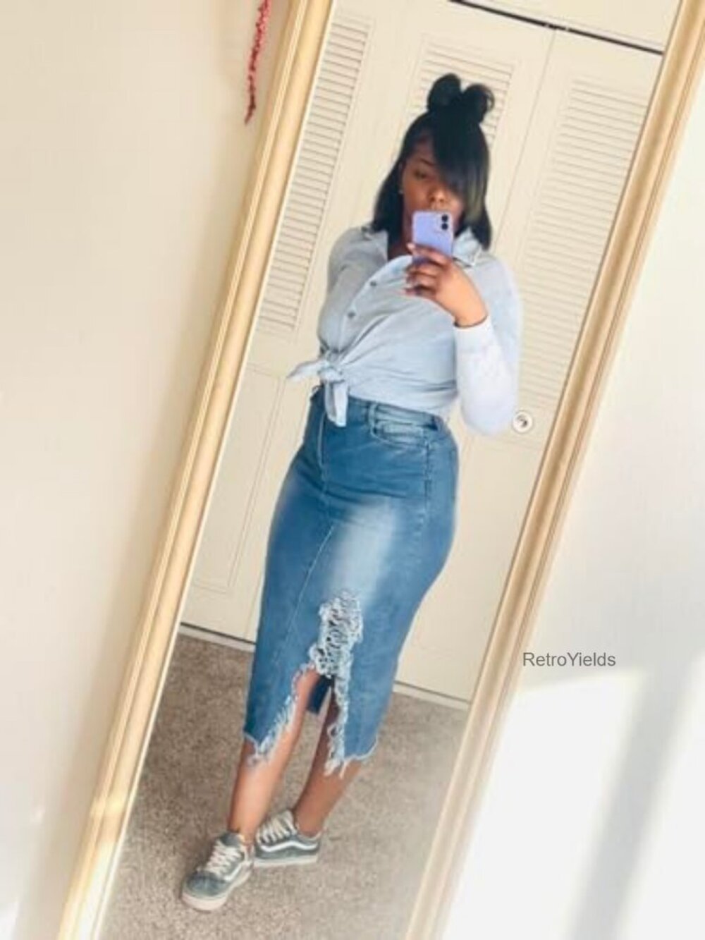 Women's Stretch Denim Midi Skirt with Slit and Pockets - Picture 5 of 6